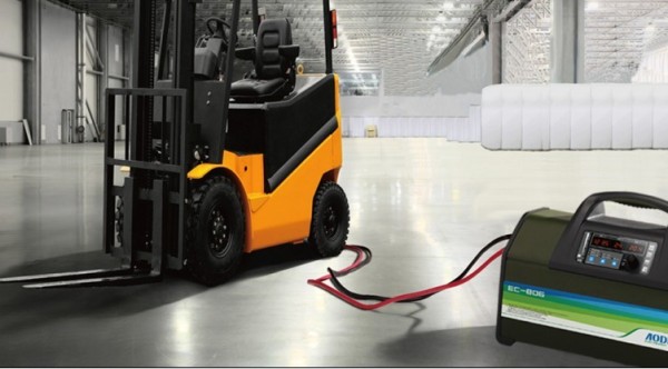 electric forklift 2 600x332 Electric Forklifts: Advantages and Disadvantages.